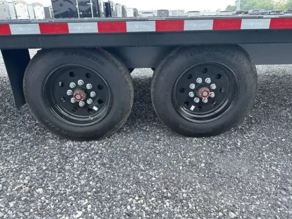 BWise 8 x 28 Gooseneck Deckover Equipment Trailer – Hydraulic Beavertail - Image 2