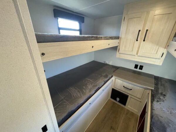 2025 Palomino Puma Camping Edition 304BHCE - Image 10