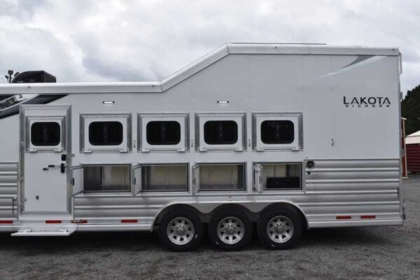 2021 Lakota BigHorn 5 Horse Trailer With Bunkbeds - Image 11