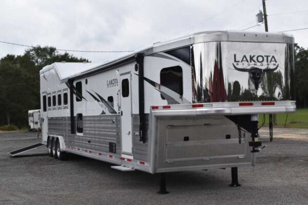 2021 Lakota BigHorn 5 Horse Trailer With Bunkbeds - Image 3