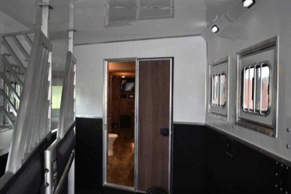 2021 Lakota BigHorn 5 Horse Trailer With Bunkbeds - Image 41