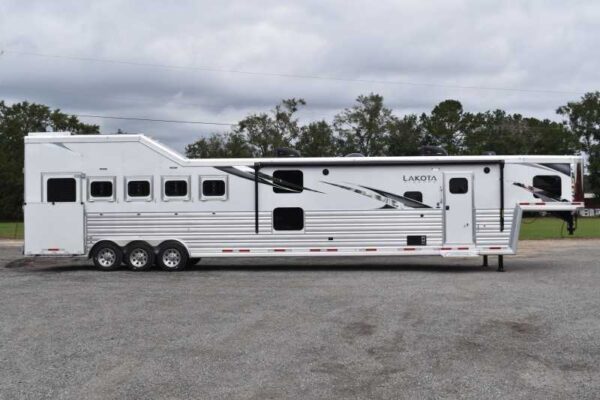 2021 Lakota BigHorn 5 Horse Trailer With Bunkbeds - Image 52
