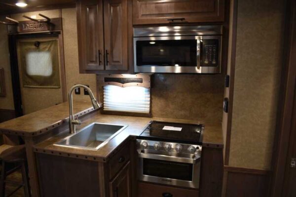 2021 Lakota BigHorn 5 Horse Trailer With Bunkbeds - Image 19