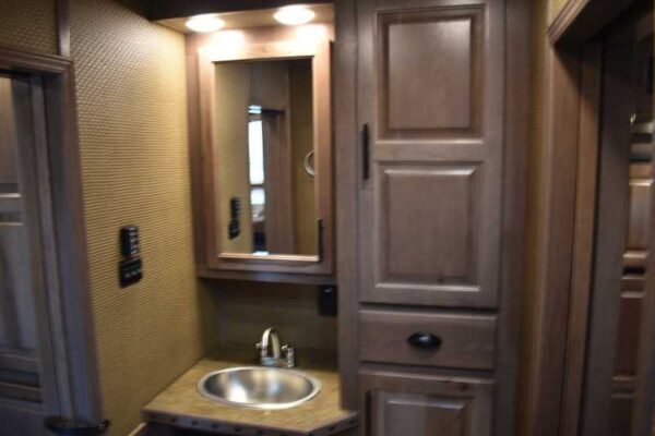 2021 Lakota BigHorn 5 Horse Trailer With Bunkbeds - Image 23