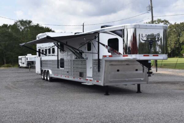 2021 Lakota BigHorn 5 Horse Trailer With Bunkbeds - Image 4