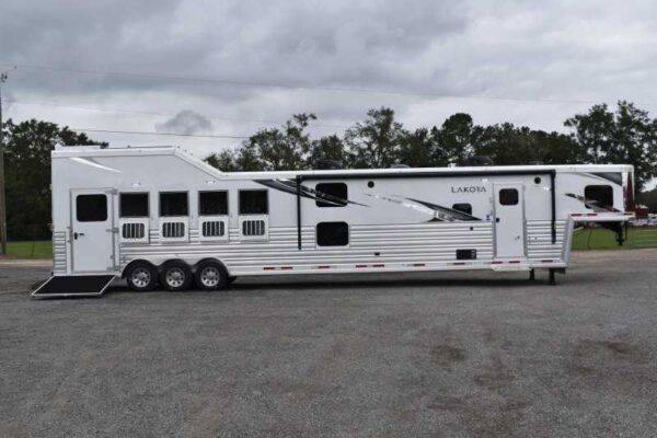 2021 Lakota BigHorn 5 Horse Trailer With Bunkbeds - Image 2