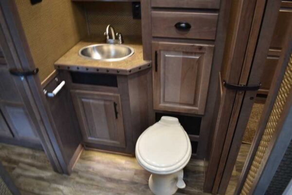 2021 Lakota BigHorn 5 Horse Trailer With Bunkbeds - Image 24