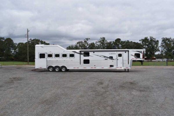 2021 Lakota BigHorn 5 Horse Trailer With Bunkbeds