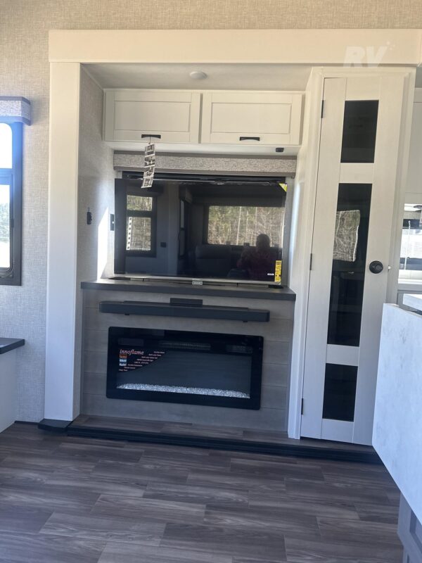 2025 JAYCO NORTH POINT 377RLBH - Image 11