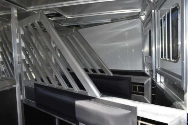 2018 Lakota 83HBPSL 3 Horse Trailer - Image 2