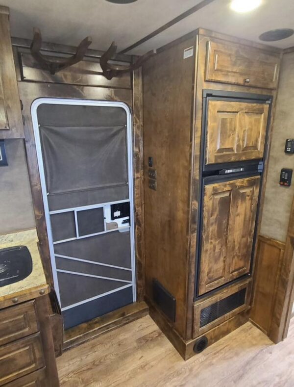 2017 Platinum Coach Outlaw 4 Horse 12' 8" Outlaw Conversion Slide Out Gallery - Image 24