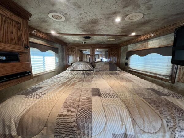 2009 Platinum Coach 3 H 16’ LQ with Outlaw Conversion - Image 28