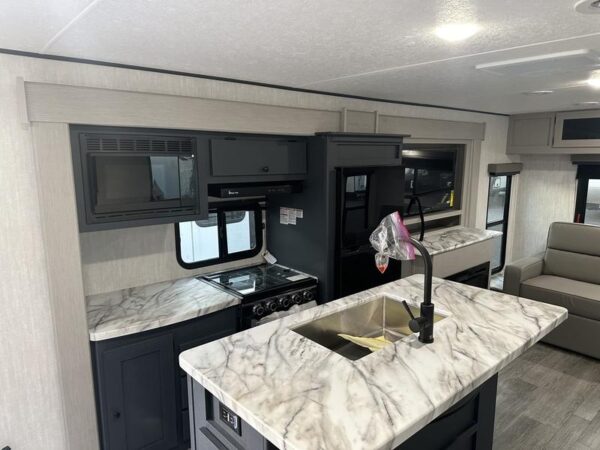 2025 Coachmen Apex 293 RLDS - Image 7