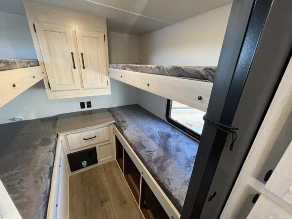2025 Palomino Puma Camping Edition 304BHCE - Image 9