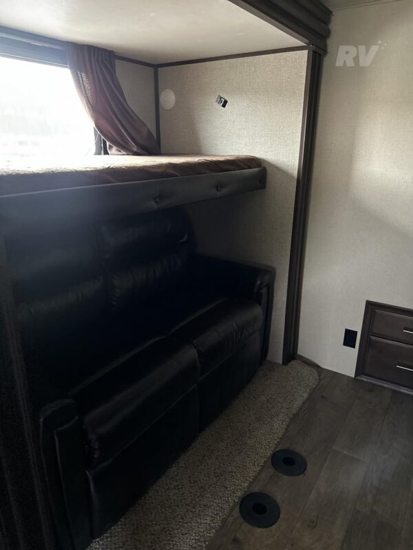 2019 JAYCO NORTH POINT 377RLBH - Image 17