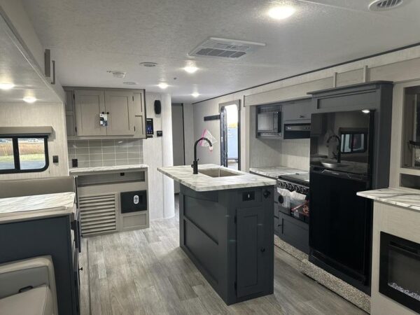 2025 Coachmen Apex 293 RLDS - Image 4