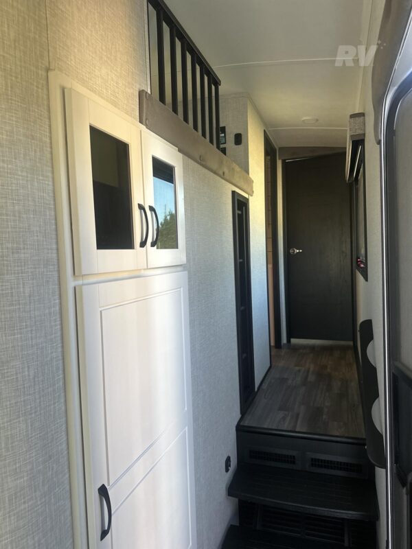 2025 JAYCO NORTH POINT 377RLBH - Image 17