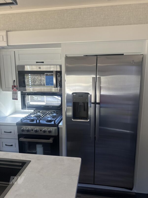2025 JAYCO NORTH POINT 377RLBH - Image 13