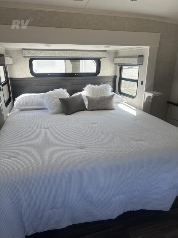 2025 JAYCO NORTH POINT 377RLBH - Image 21