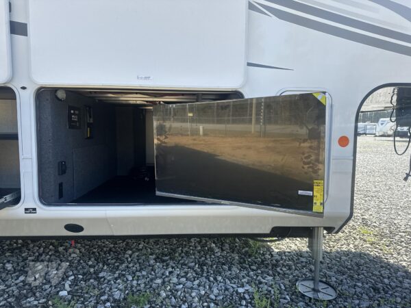 2025 JAYCO NORTH POINT 377RLBH - Image 6