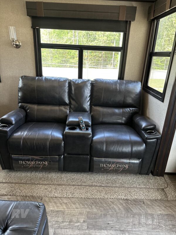2019 JAYCO NORTH POINT 377RLBH - Image 9