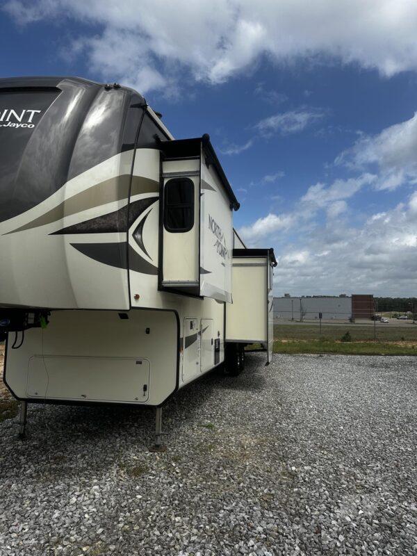 2019 JAYCO NORTH POINT 377RLBH - Image 3