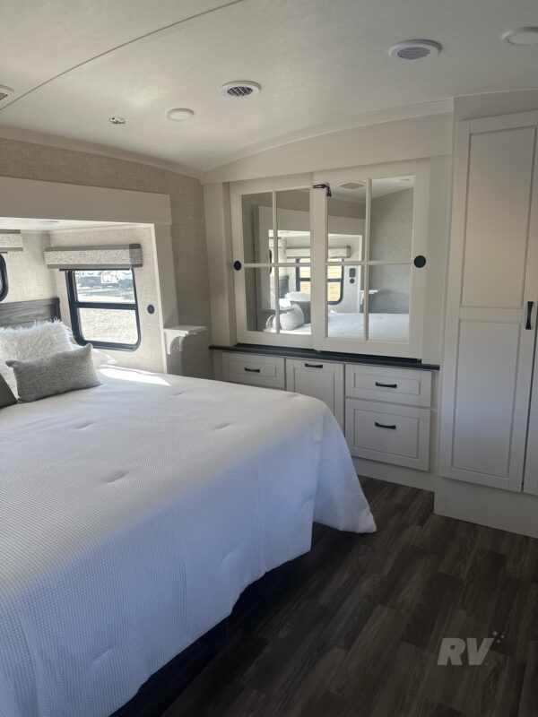 2025 JAYCO NORTH POINT 377RLBH - Image 20