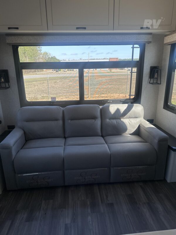 2025 JAYCO NORTH POINT 377RLBH - Image 8