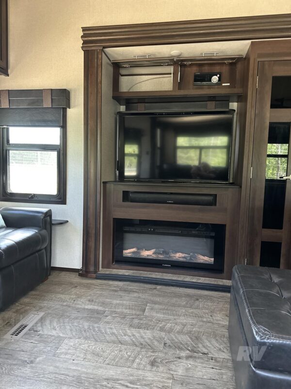 2019 JAYCO NORTH POINT 377RLBH - Image 8
