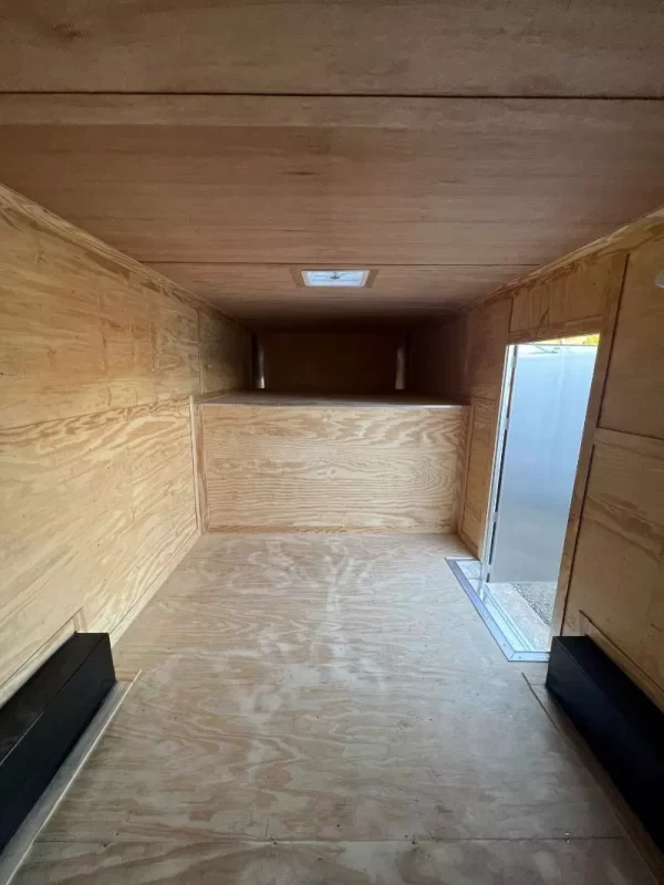 White Gooseneck Trailer - Image 5